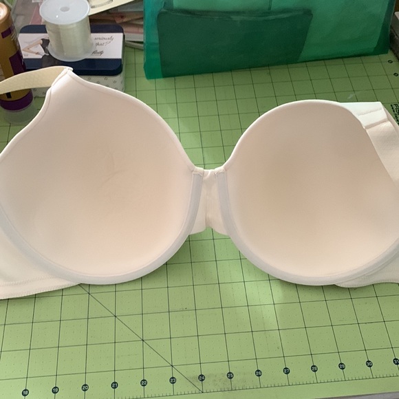 Vanity Fair Bra - Picture 3 of 8